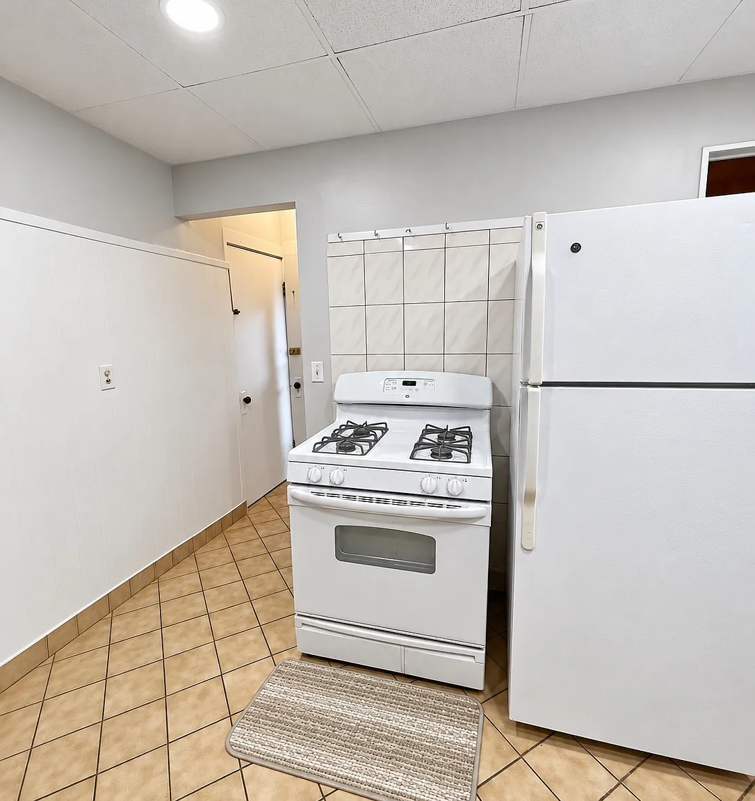 4 bed, $5,400 — Photo 2