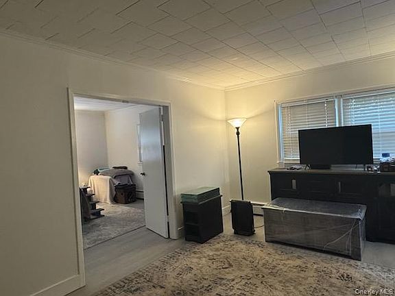 4th image of 76 Bayview Ave APT A