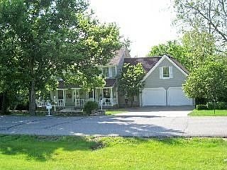 2nd image of 906 E Golf Hill Dr