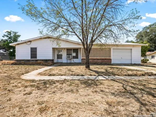 19239 McDonald, Lytle, TX 78052