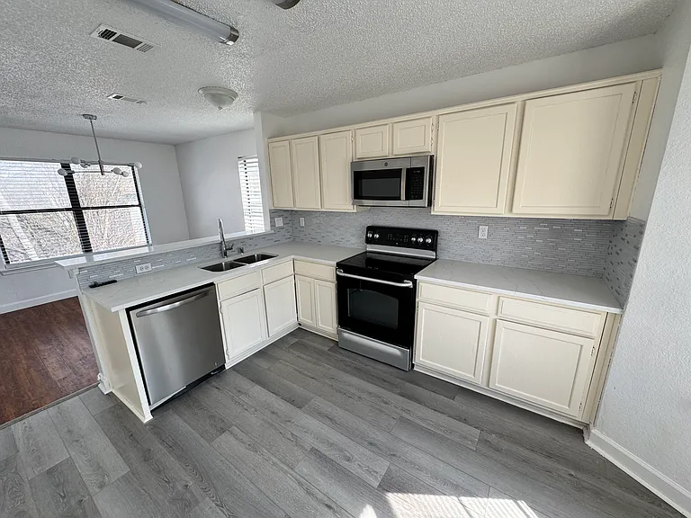 781 Pierre Ln — Photo 26