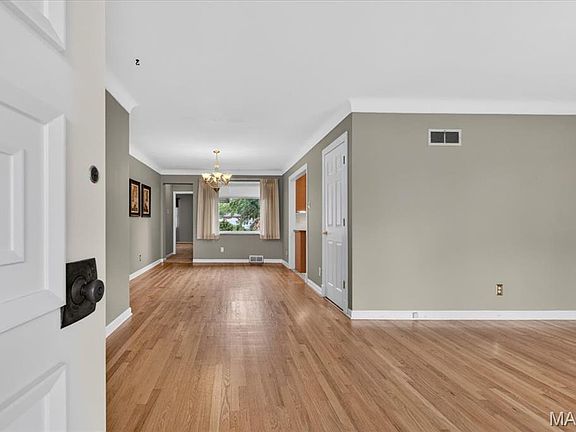 3rd image of 350 W Saint Anthony Ln