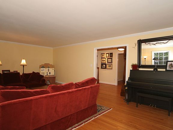 5th image of 9913 Hillridge Dr