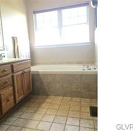 3rd image of 4008 Peacock Dr