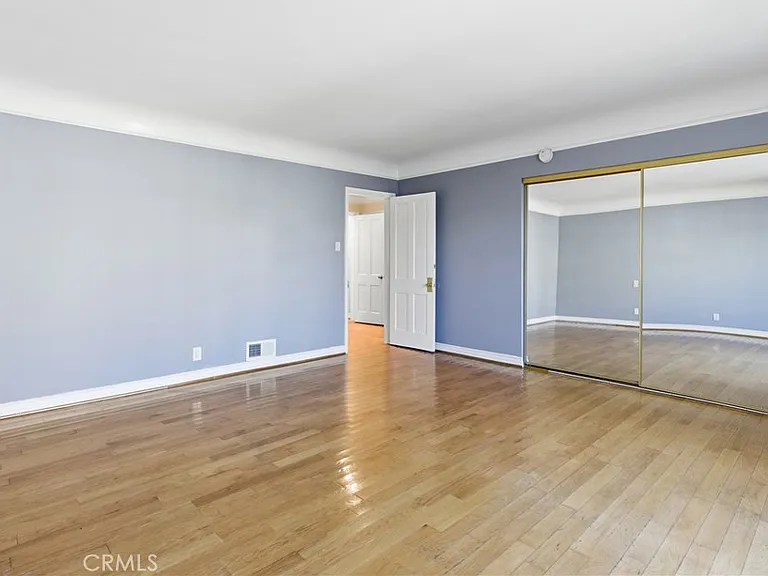238 S Detroit St — Photo 16