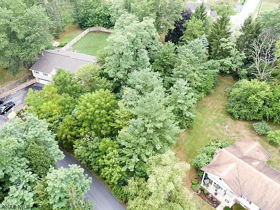 4th image of 23 Circle Dr