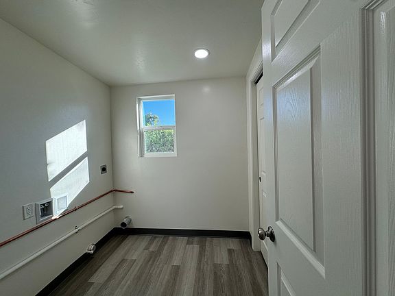 5th image of 3003 Peerless Ave #E