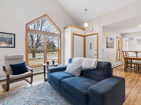 5th image of 1885 Garden Ln