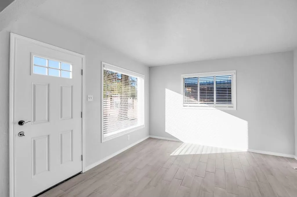 3 bed, 936 sqft, $1,500 — Photo 1