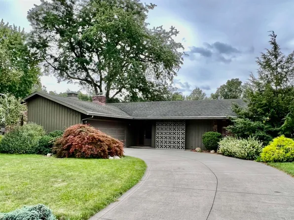5220 Nassau Dr, Fort Wayne, IN 46815
