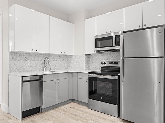 3rd image of 948 Bergen St #6F