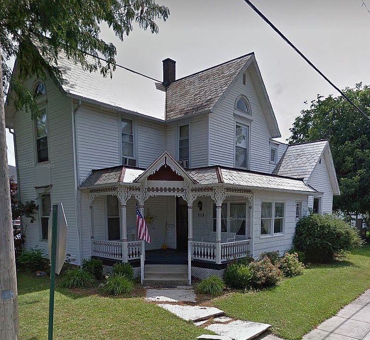 1st image of 209 S Jackson St