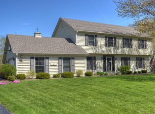 3712 W Sherbrooke Dr, Mequon, WI 53092