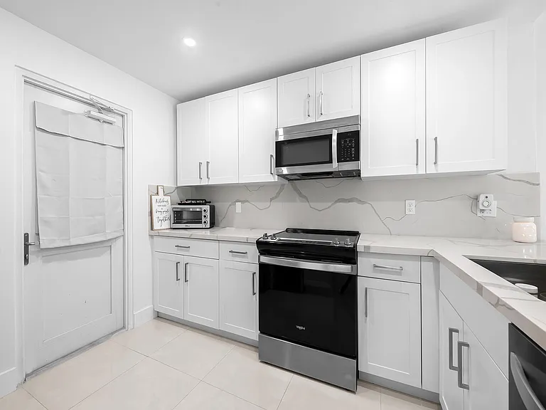 2200 NE 33rd Ave #2D — Photo 4