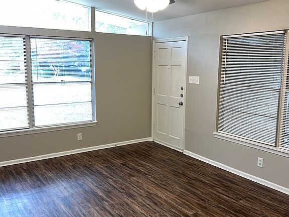 3rd image of 318 Cicero Dr