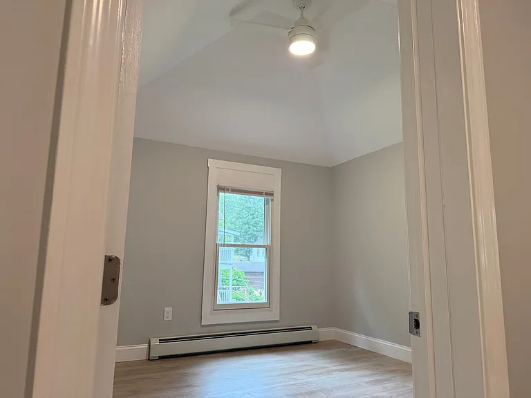 31 Marble Ave — Photo 5