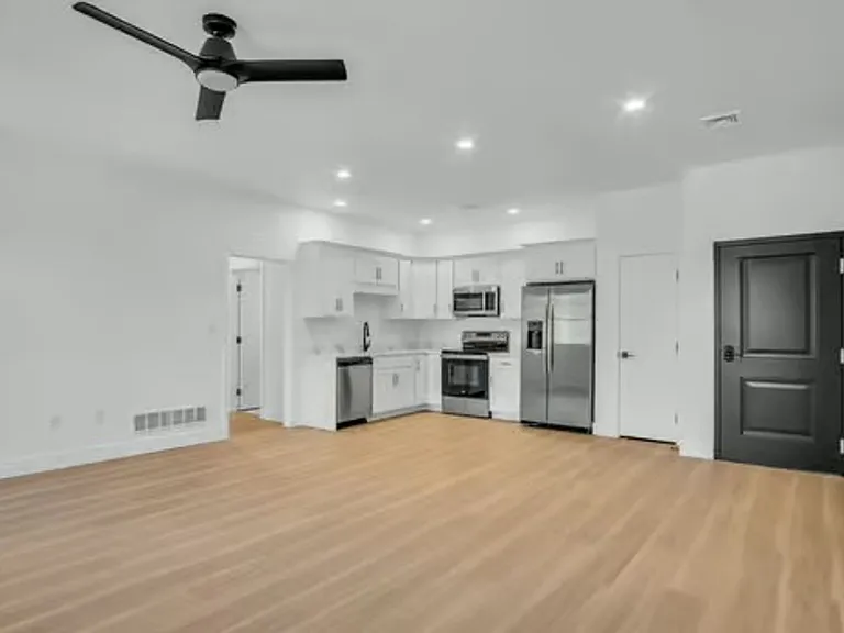 1309 N Bridge St — Photo 28