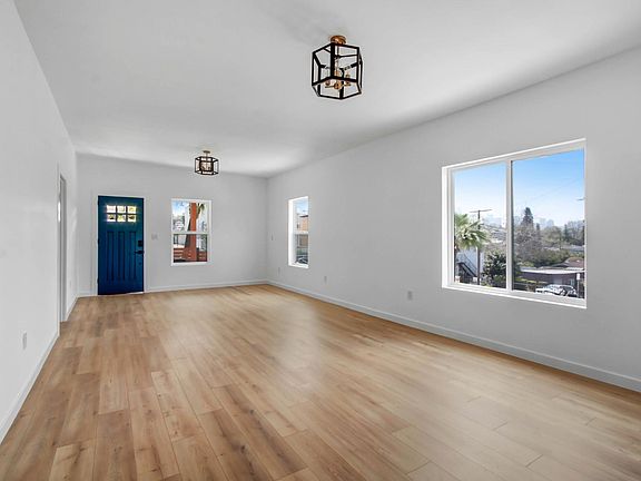 4th image of 1427 Lakeshore Avelos