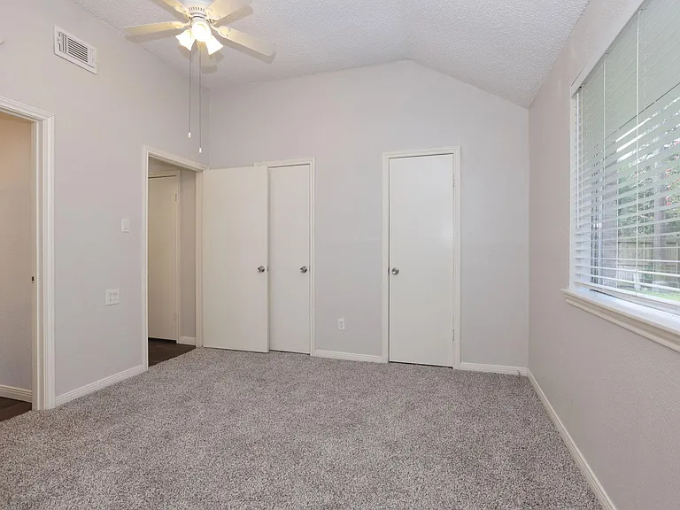 16035 Hollow Rock Dr — Photo 29