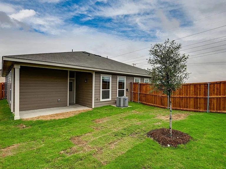 748 Wheatfield Dr — Photo 20
