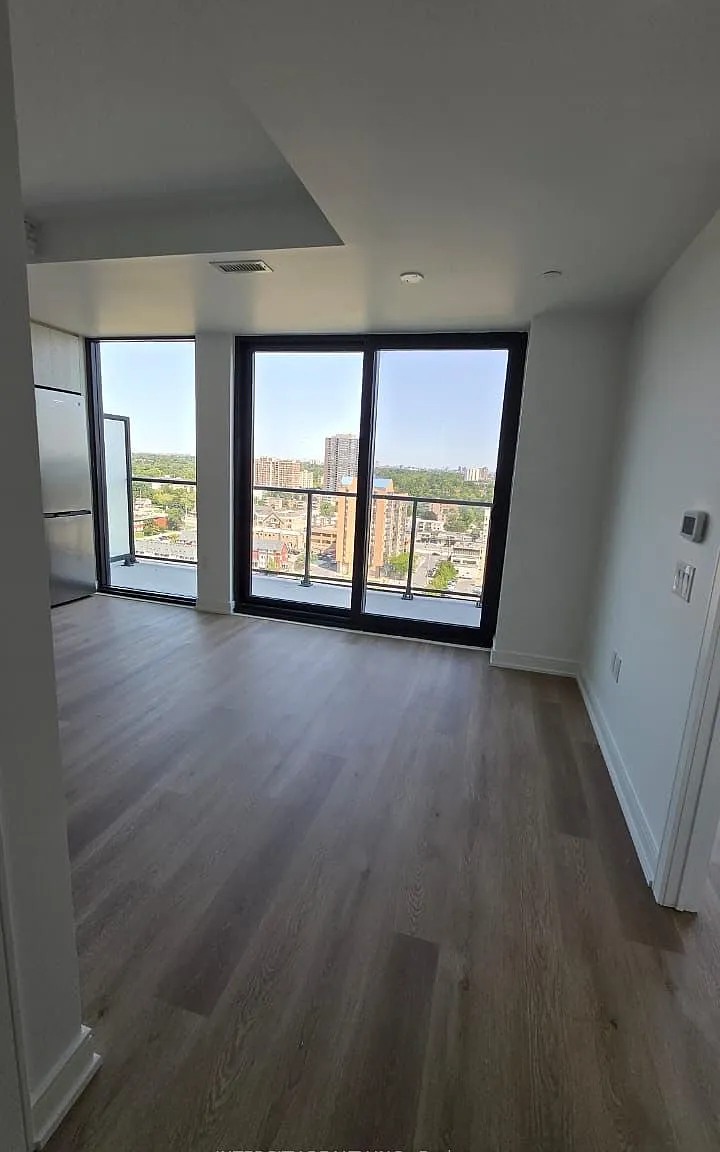Arte Condos — Photo 4