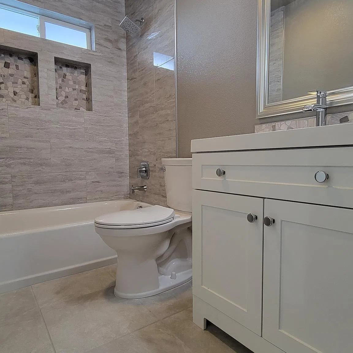 1725 W Olympia Dr — Photo 1