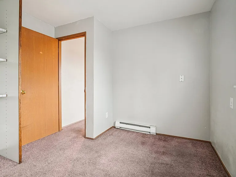 Adams Court Apartments — Photo 73