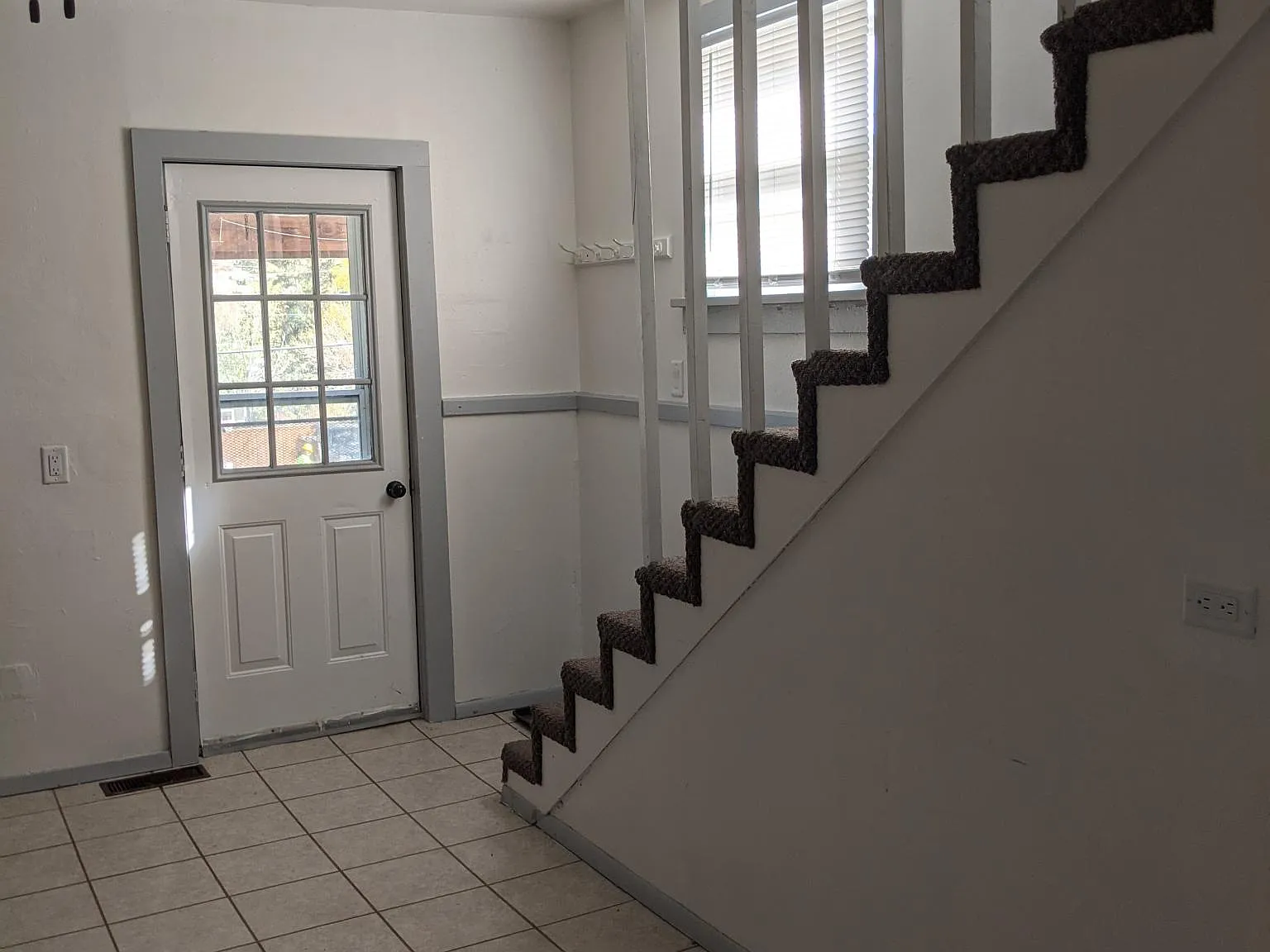 2 bed, 1050 sqft, $1,200 — Photo 2