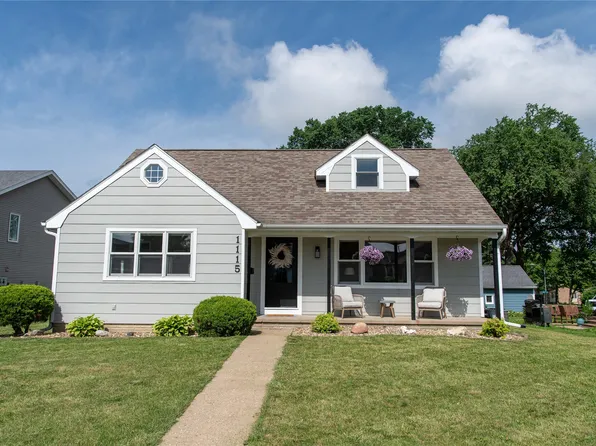 1115 Broadway St, Pella, IA 50219