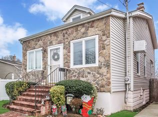 103 Newbold Ave, Valley Stream, NY 11580