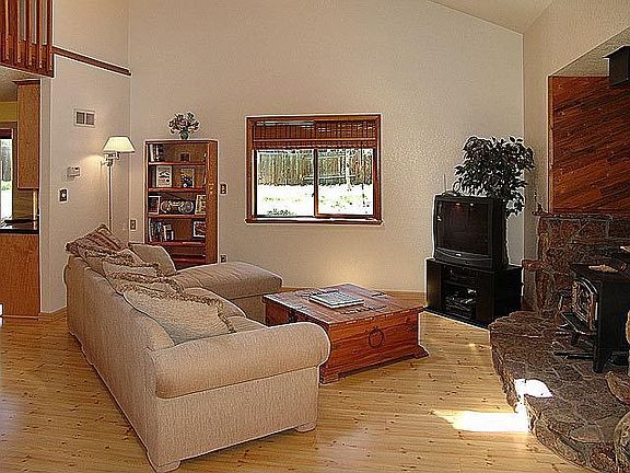 3rd image of 1295 Northwoods Dr