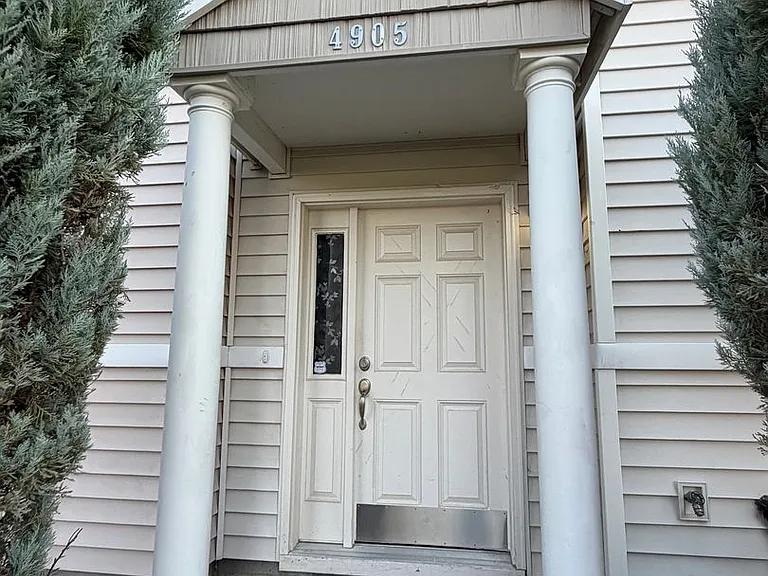 4905 Montague Ln — Photo 2