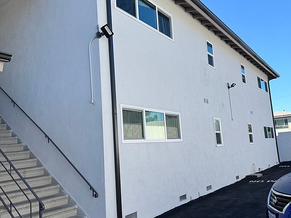 4th image of 17411 Vanowen St #5