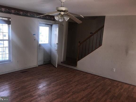 3rd image of 615 Shelter Cove St