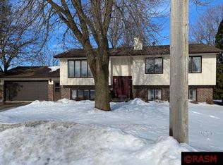 807 Circle Dr, Wells, MN 56097