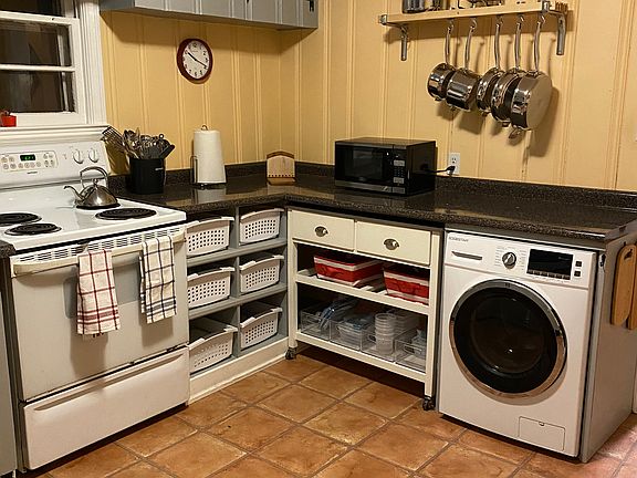 5th image of 560 Pinckney Ct