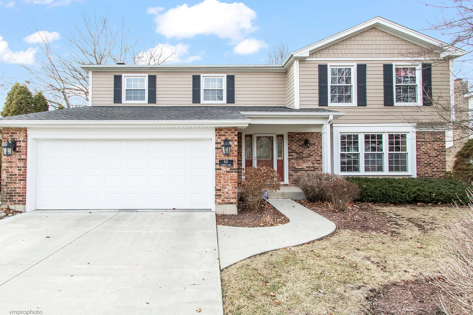 913 Warwick Ln photo 1
