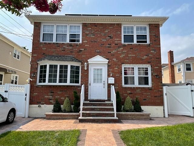 1st image of 479 Amherst Ave Floor 2