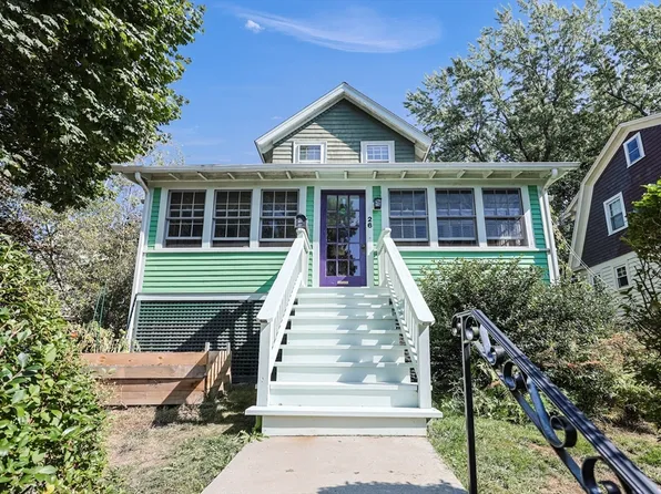 26 Velander St, Worcester, MA 01605