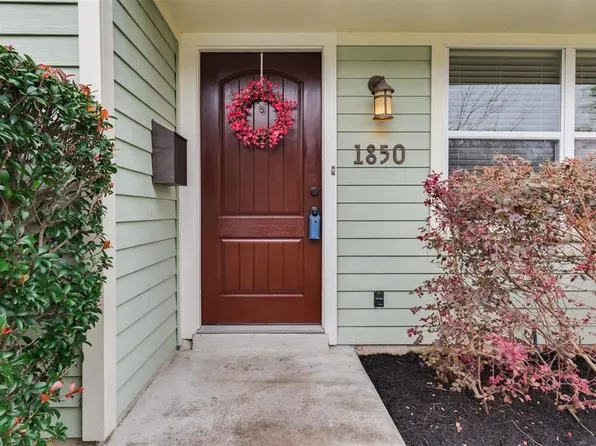 1850 Saxon Dr, Houston, TX 77018