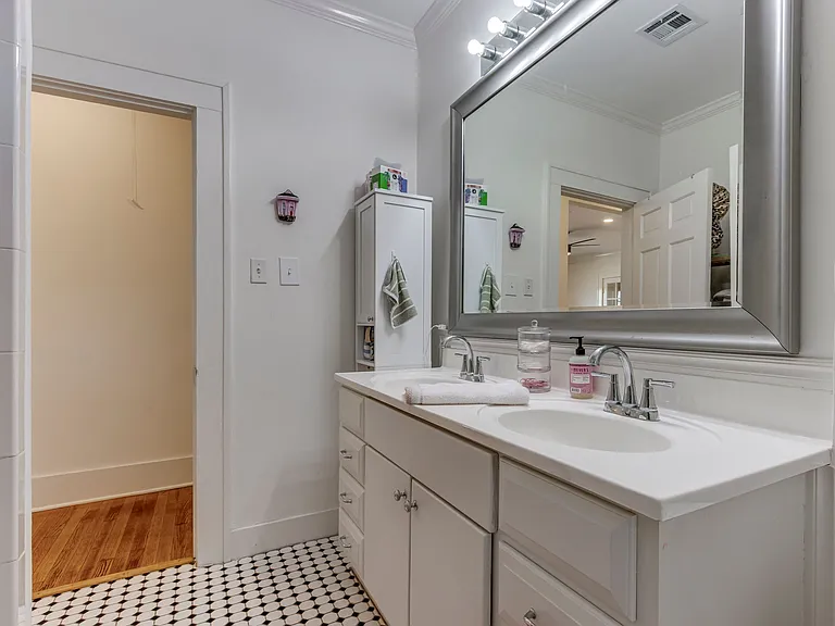 1025 NW 34th St — Photo 21