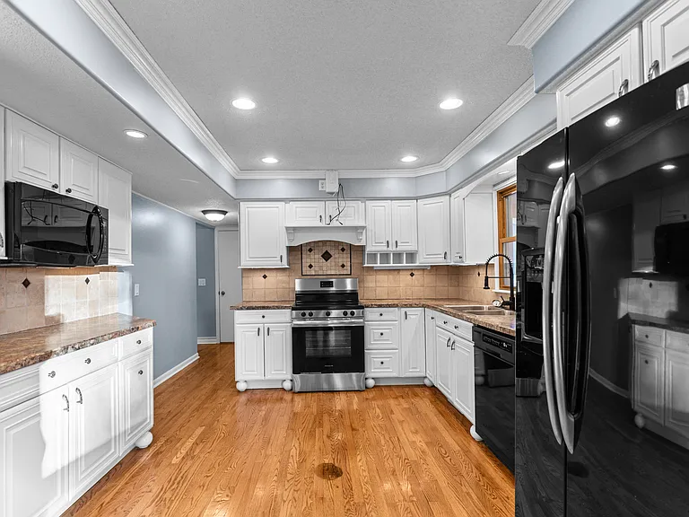 15111 Farnam Cir — Photo 5