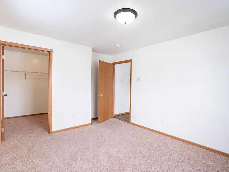 Fargo, ND Somerset Apartments | 22A | Bedroom