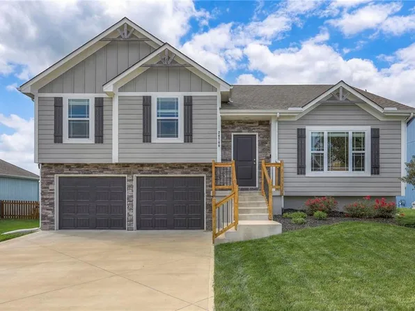 20700 Copper Creek Dr, Peculiar, MO 64078