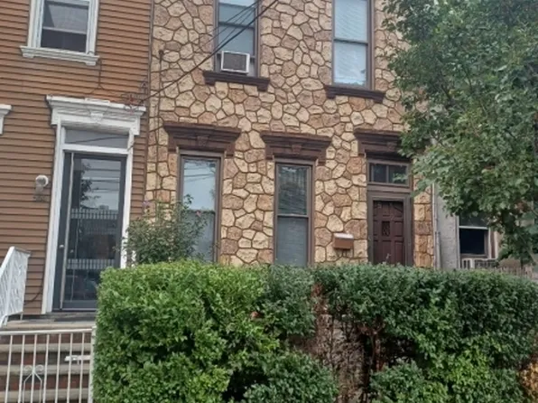 542 35th St, Union City, NJ 07087