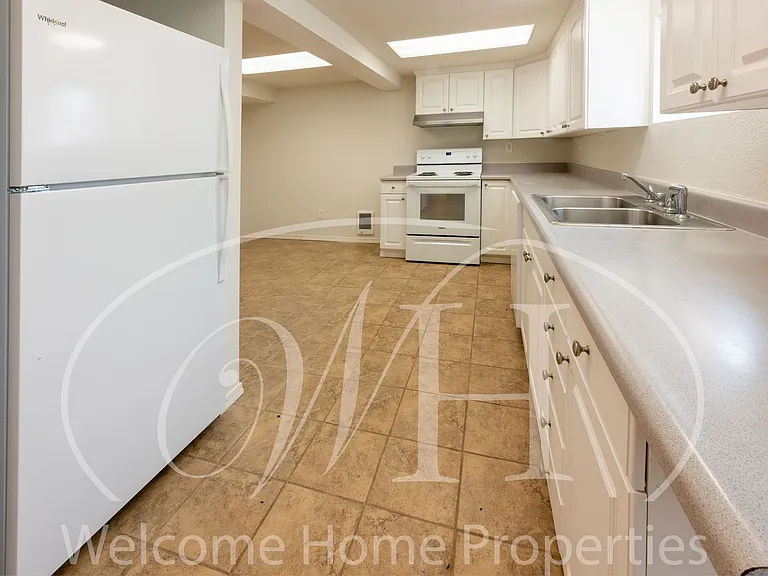 37 NW Evans Ave — Photo 4