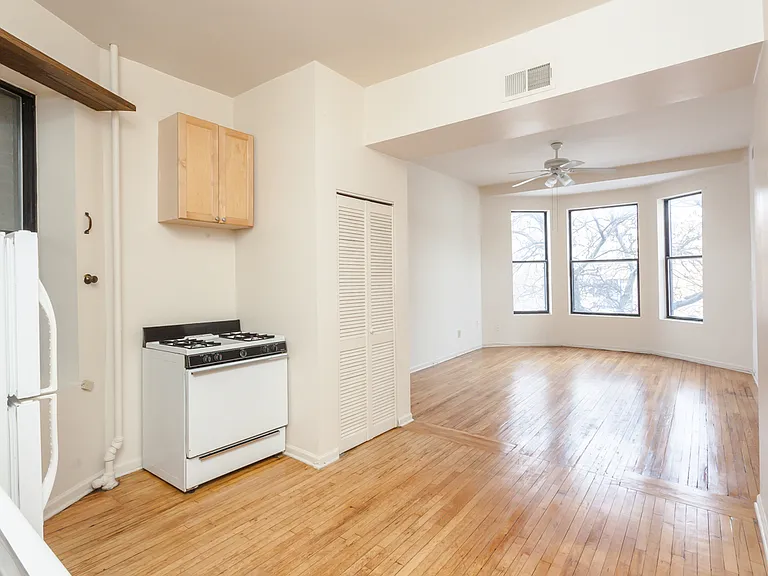 703 W Willow St #1A — Photo 4