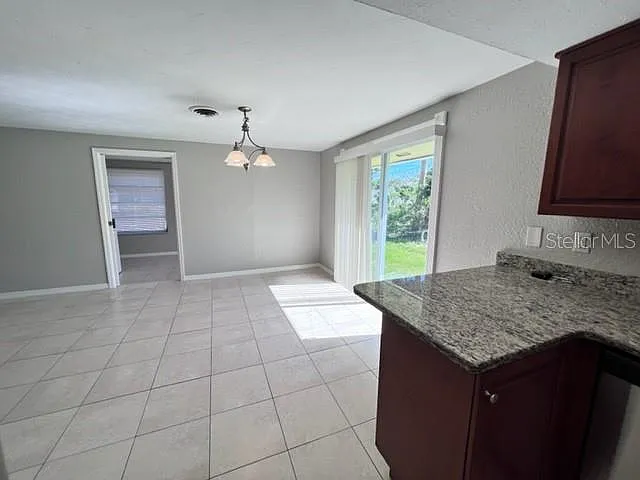 424 Vannell St — Photo 10