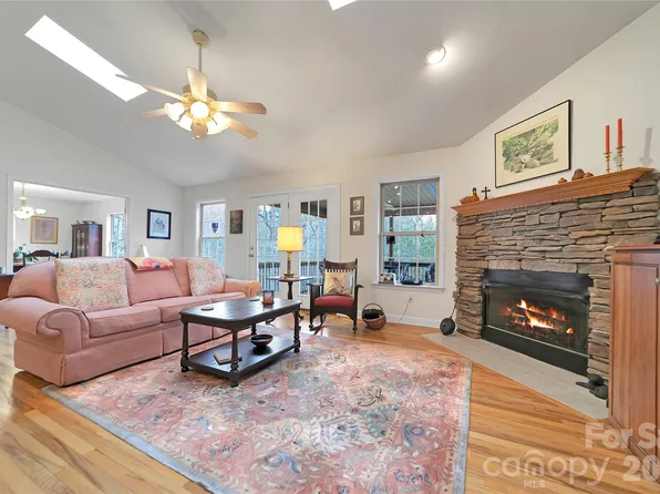 126 Gasga Ct, Brevard, NC 28712