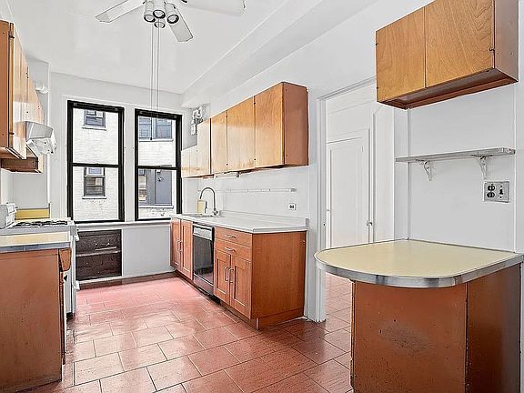 4th image of 1040 Park Ave APT 11C